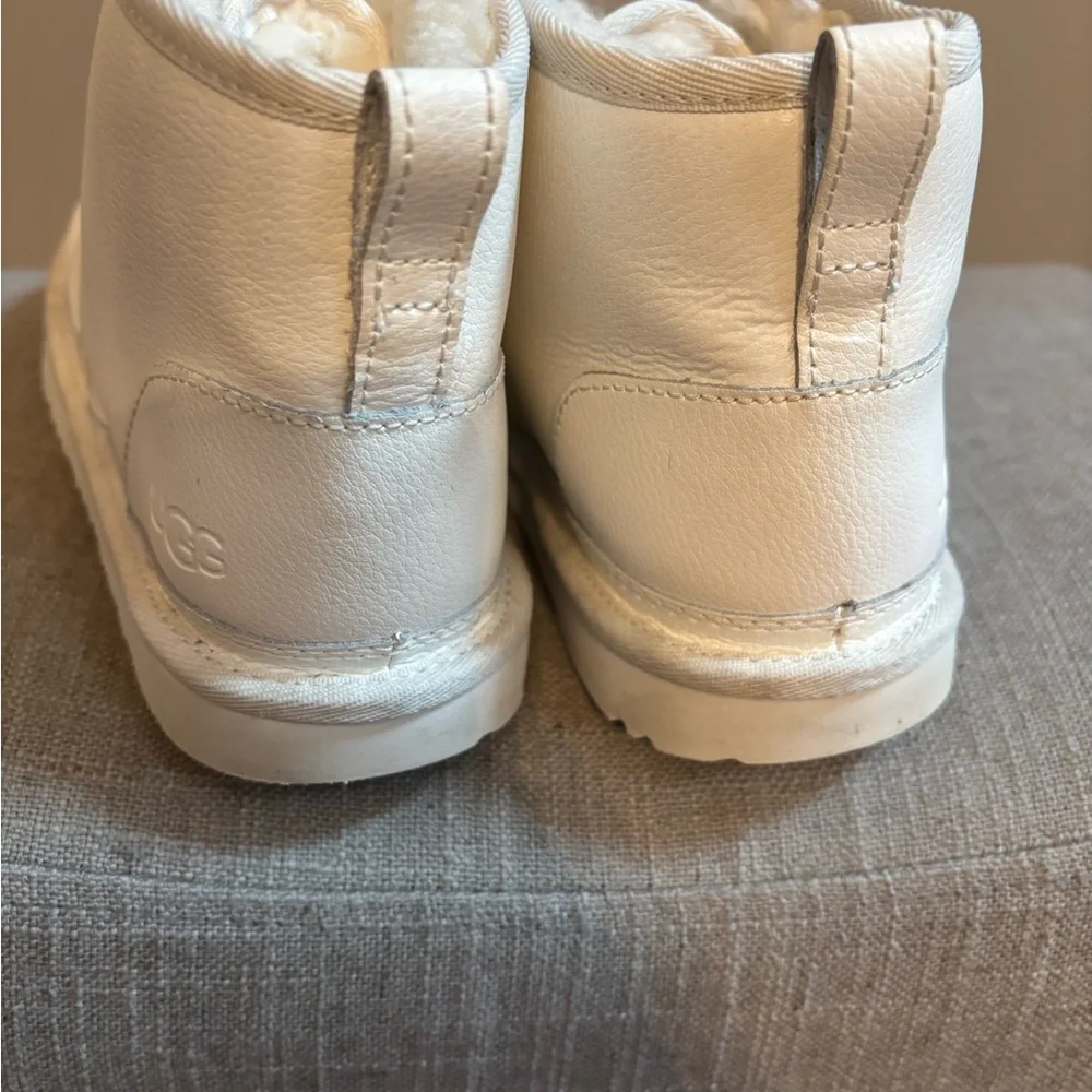 UGG Neumel Leather booties sz 4